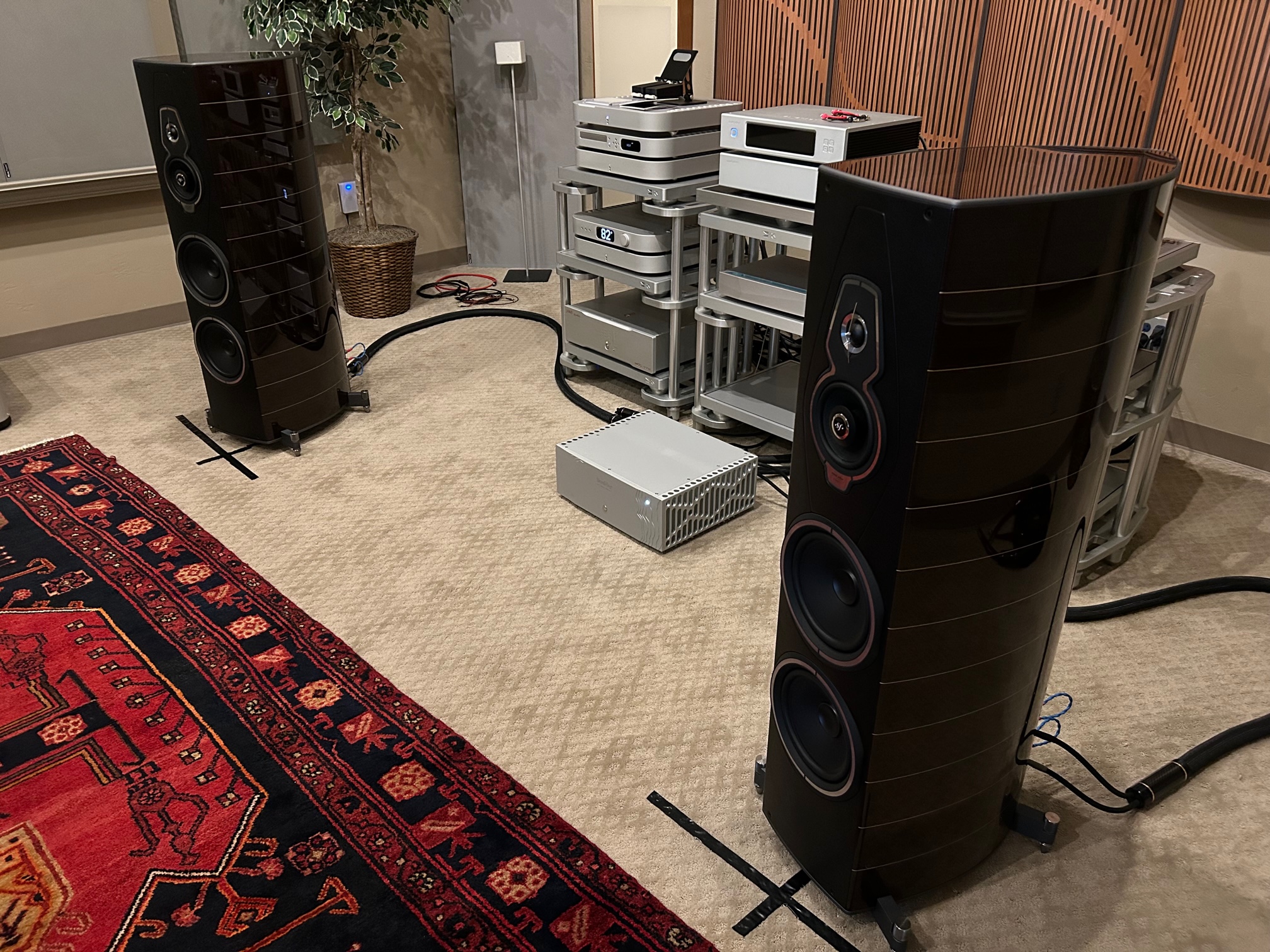 Sonus Faber Amati G5 on display - looking beautiful and sounding quite exquisite!